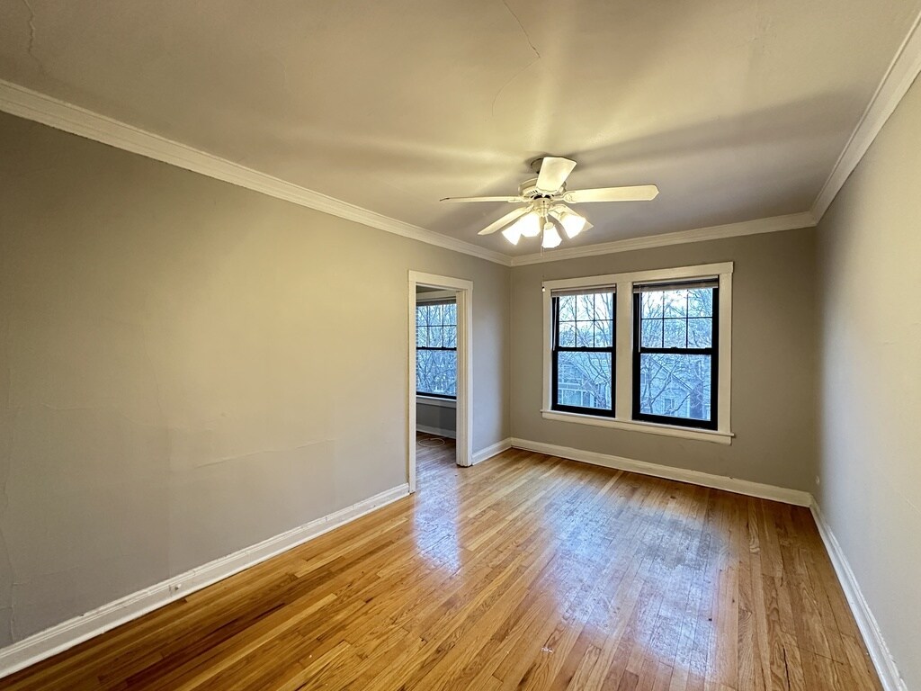 Building Photo - 3007 N Racine Ave