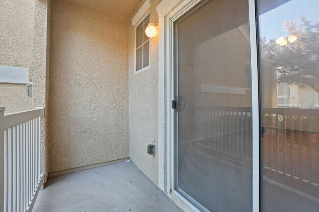 Building Photo - 2 Primary Bedrooms in a Gated Northwest Co...