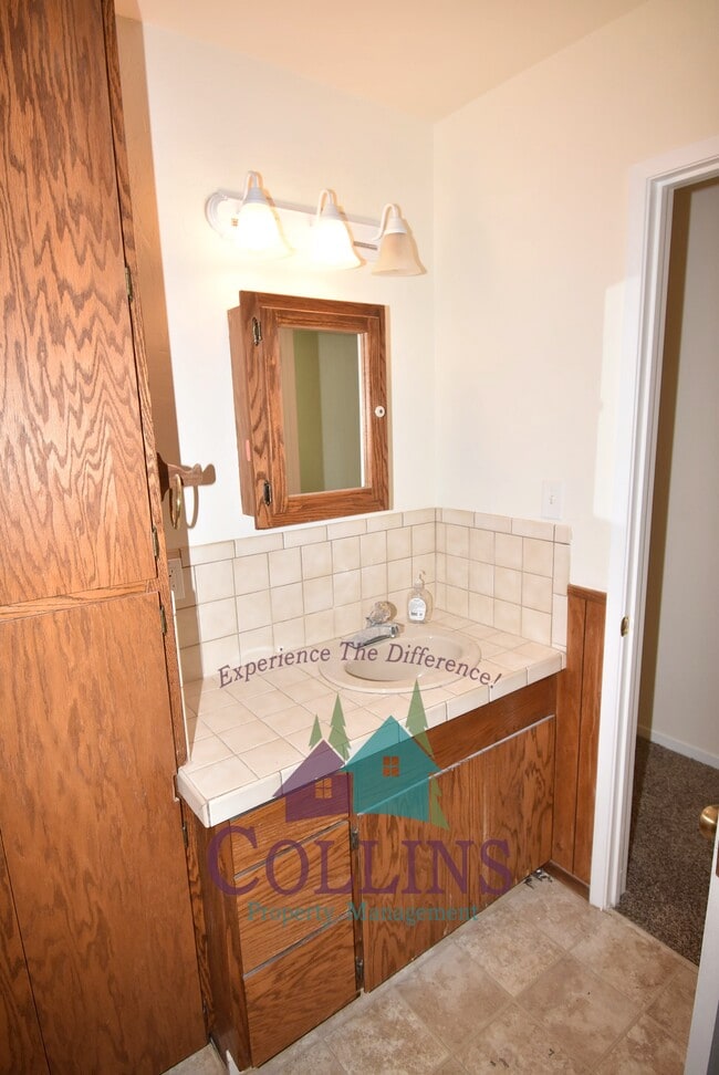 Building Photo - 11071 Cedar Ridge Dr