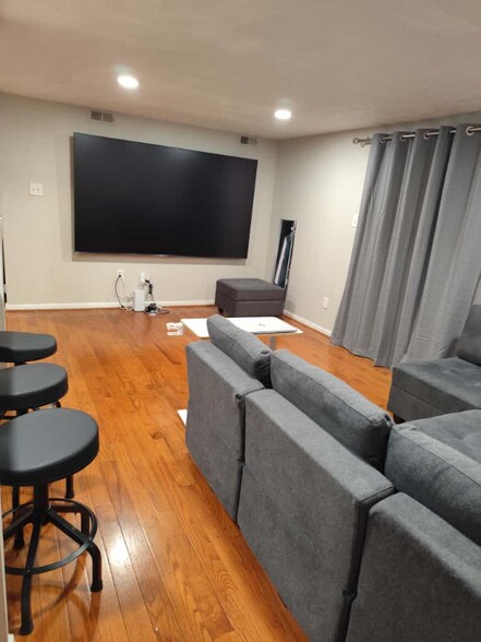 Building Photo - 8385 Brockham Dr