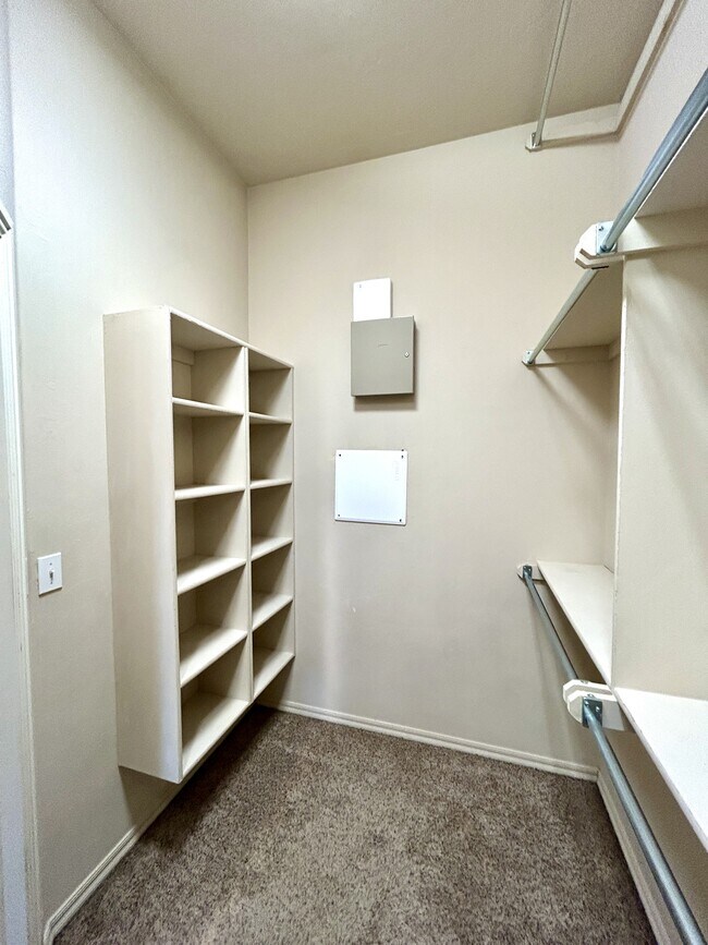 Building Photo - 2407 SW Edinburough Dr