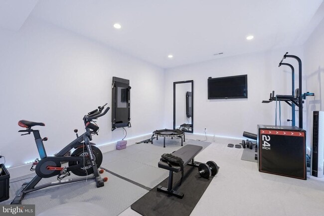 Building Photo - 2504 12th St N