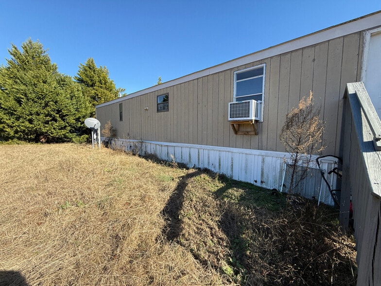 Building Photo - 85 Buttercup Dr