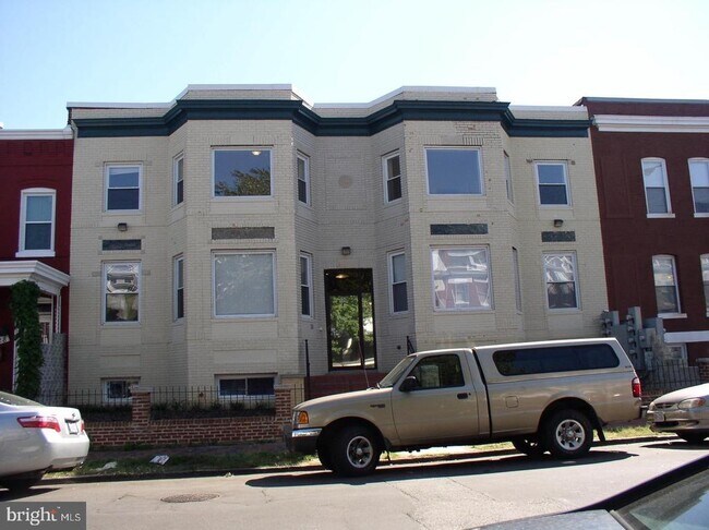 Primary Photo - 732 Park Rd NW