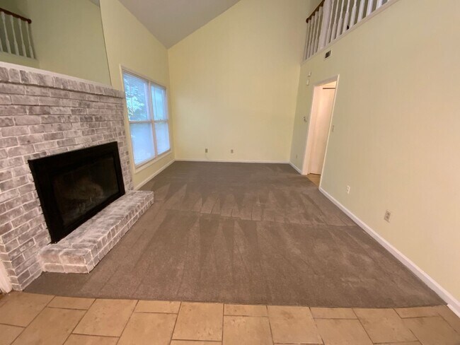 Building Photo - 8-14 Westridge Cir SW