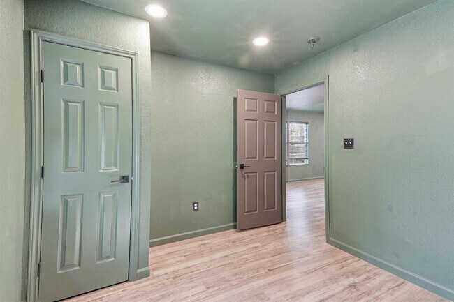 Building Photo - 119 N Kanaio Dr