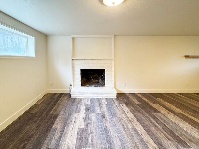 Building Photo - 725 Mimosa Ave