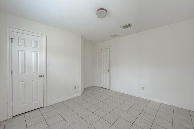 Building Photo - 5815 Plantation Crest Dr