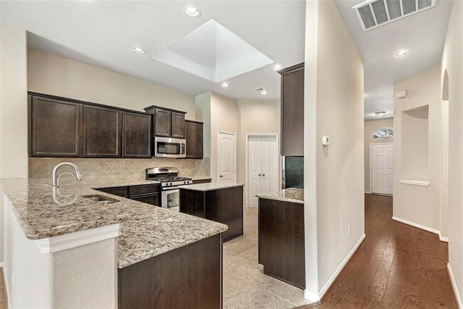 Building Photo - 2471 Garden Falls Dr
