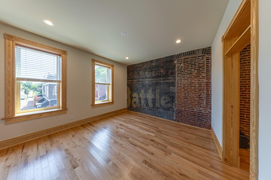 Building Photo - 3231 Morganford Rd