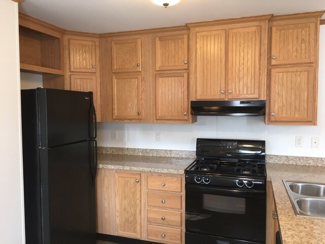 Building Photo - 115 Sharon Rd