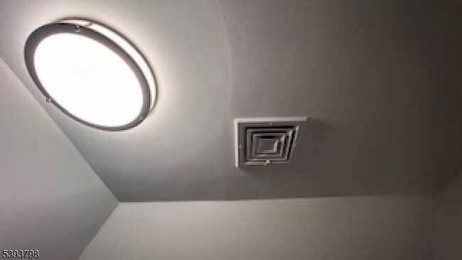 Building Photo - 109 Wanaque Ave