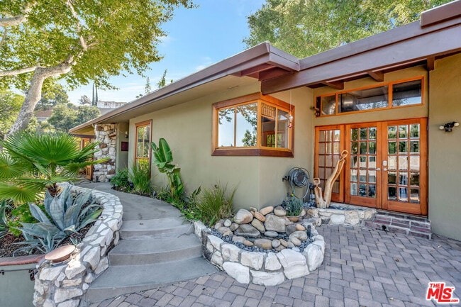 Building Photo - 15511 Woodcrest Dr