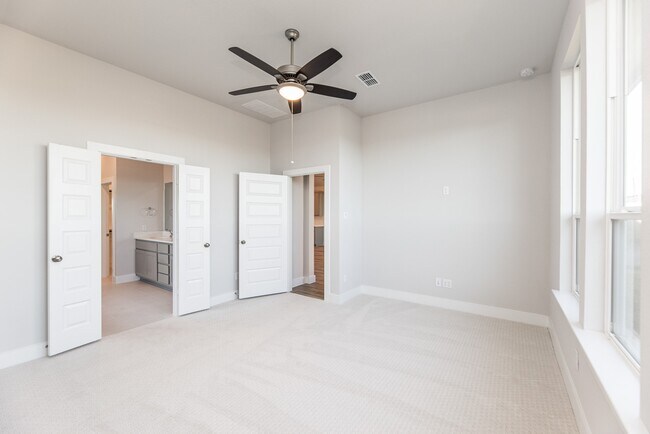 Building Photo - 26319 Camden Cyn Ave