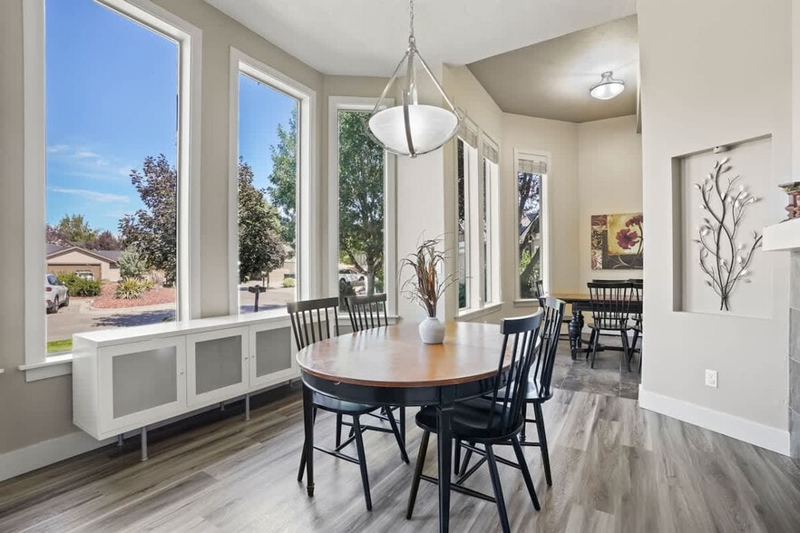 Building Photo - 5327 N Red Hills Pl