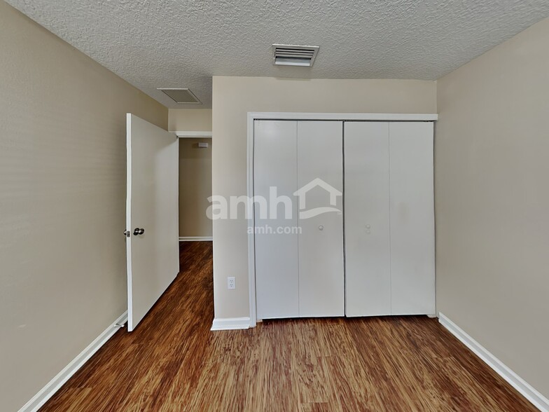 Building Photo - 1420 Heather Ct