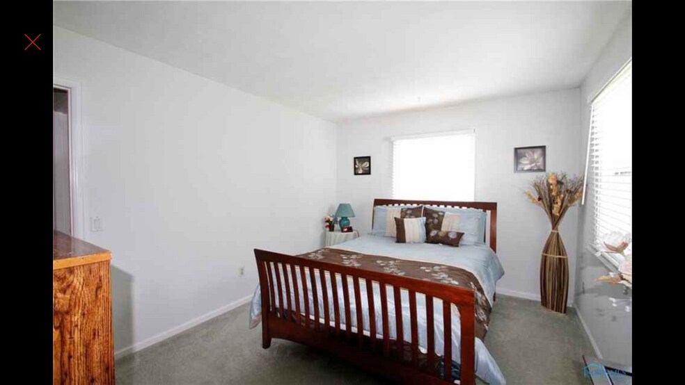 Building Photo - 5620 Cresthaven Ln