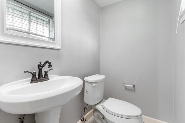 Building Photo - 4514 Oak Shadows Dr