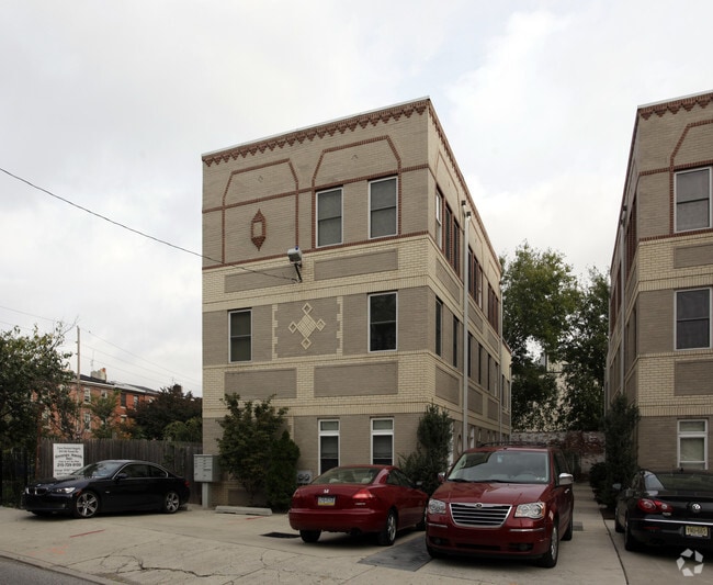 Building Photo - Romeo Place