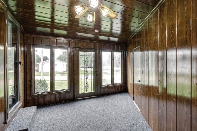 Building Photo - Beautiful 3-Bed, 2-Bath Home in West Omaha!