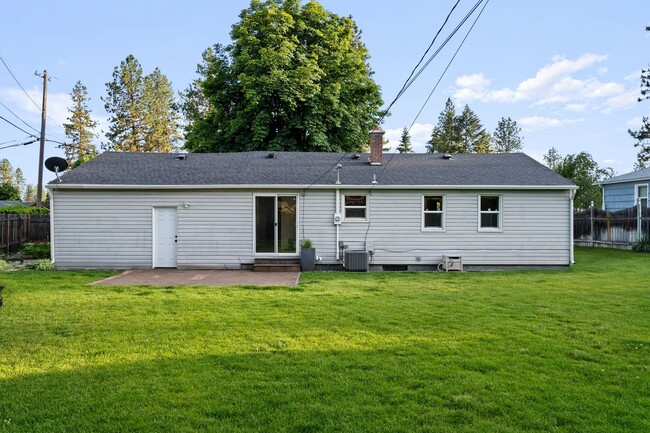 Building Photo - Spacious Five Bedroom Shadle Park Rancher