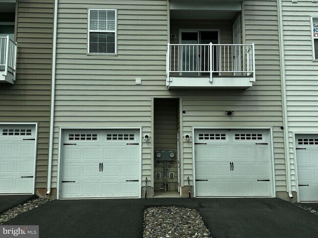 Building Photo - 3073 Goshen Dr