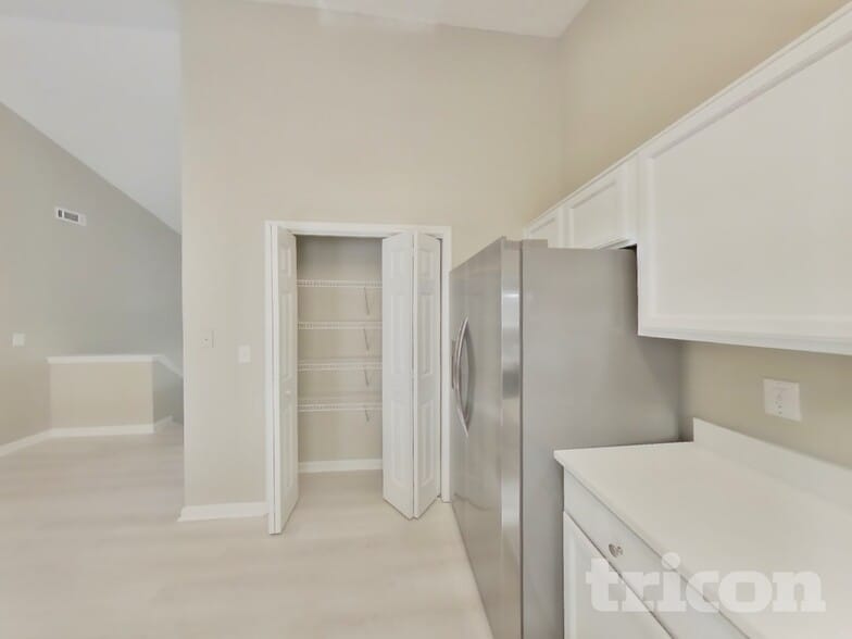 Building Photo - 262 Village Dr