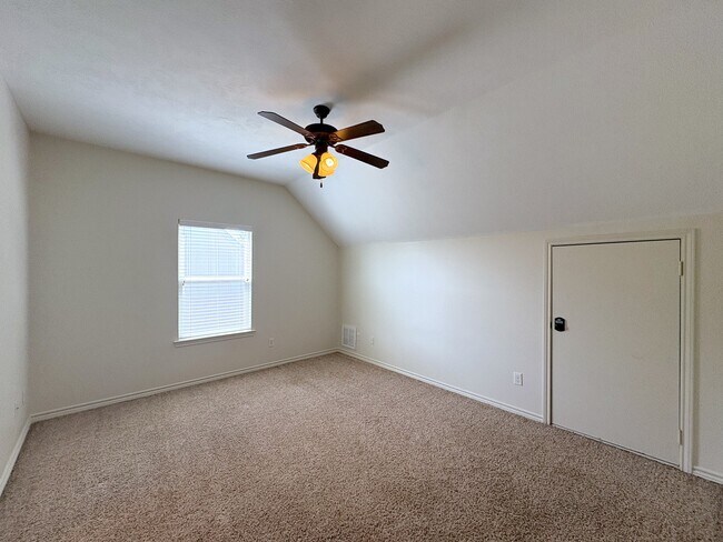 Building Photo - 3353 Keefer Loop