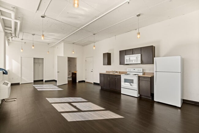 Building Photo - 517 Gold Ave SW