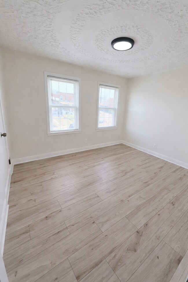 Building Photo - Renovated Home with Modern Kitchen, Basement & Natural Light