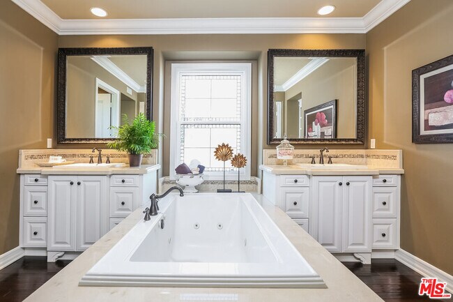 Building Photo - 7391 W Coastal View Dr