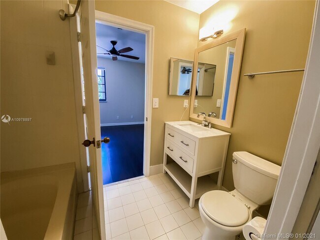 Building Photo - 4272 Vineyard Cir