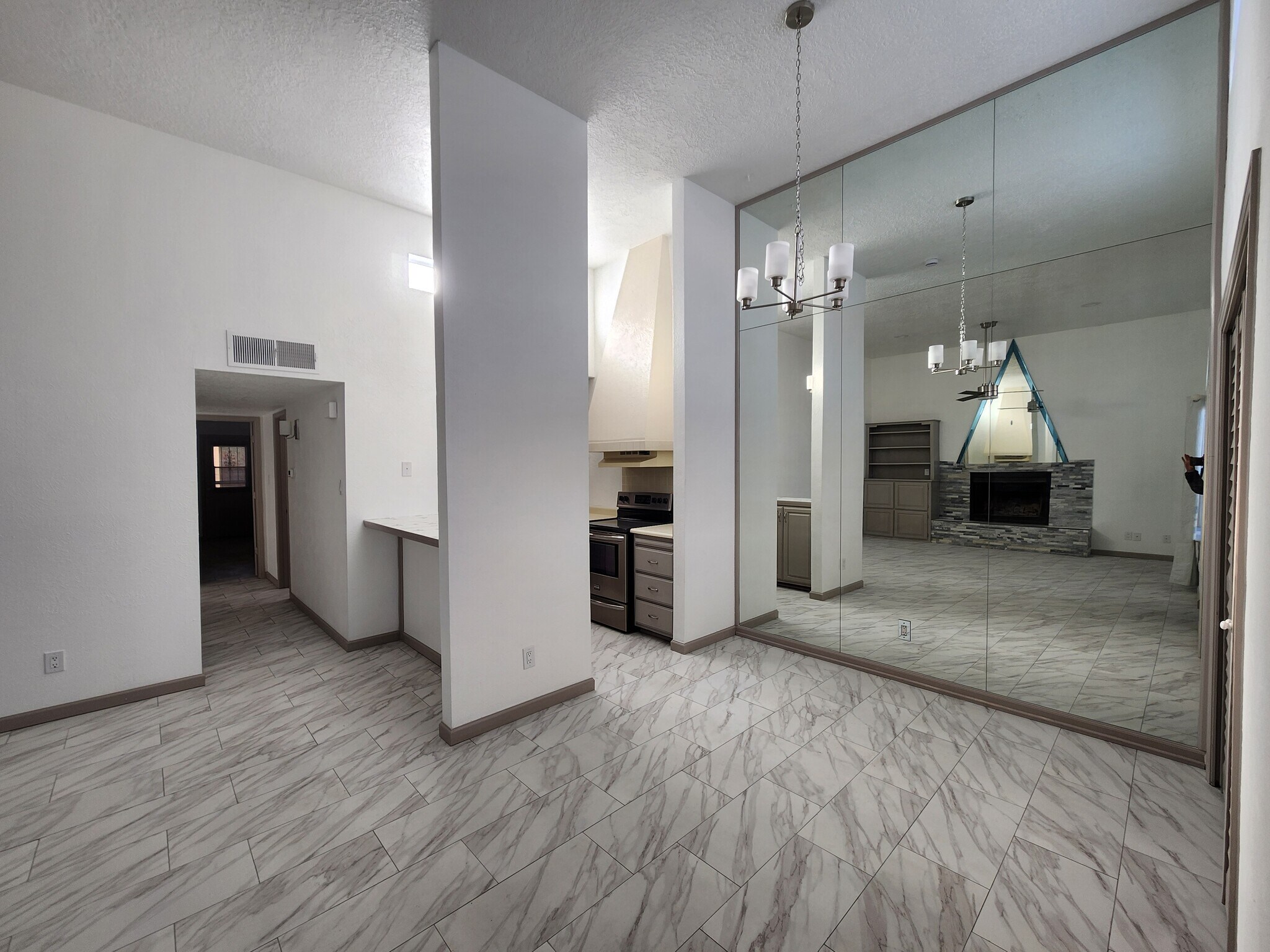 Building Photo - 112 Canyon View Ct NE