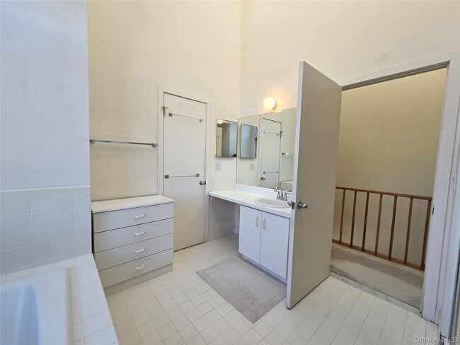 Building Photo - 220 Montauk Hwy