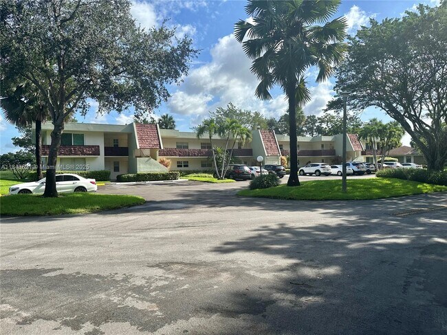 Building Photo - 3151 N Course Ln