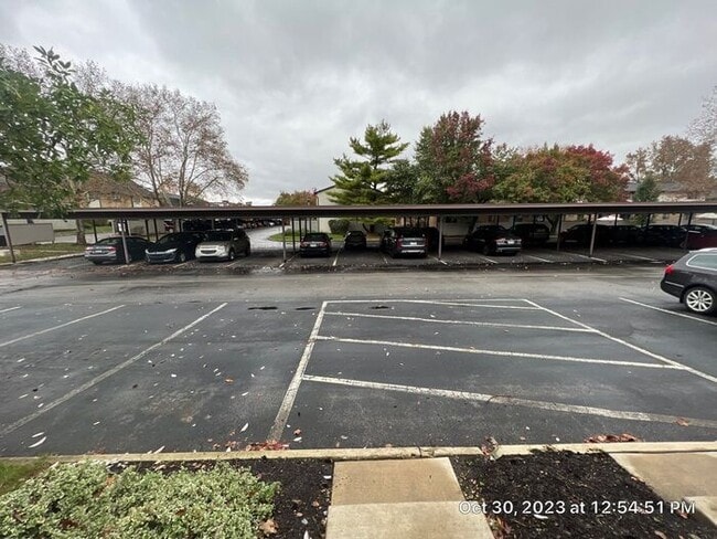 Building Photo - Olentangy Condominiums 2 Bedroom