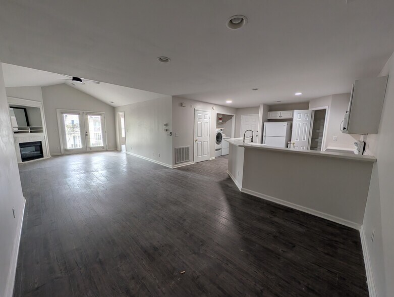 Spacious Living Area - 5004 Hunters Trail