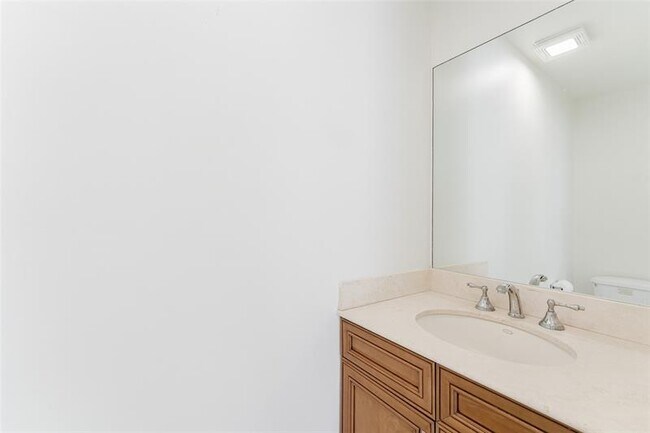 Building Photo - 10646 Lake Oak Way