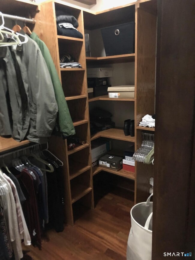 Building Photo - 9 River St