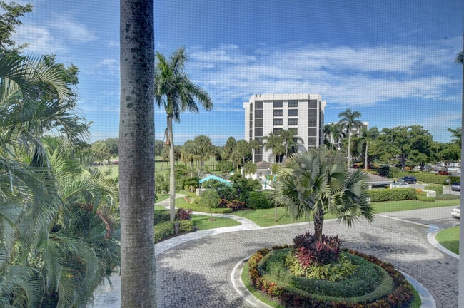 Building Photo - 6797 Willow Wood Dr