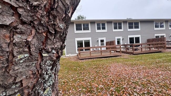 Building Photo - 707 Bong Blvd