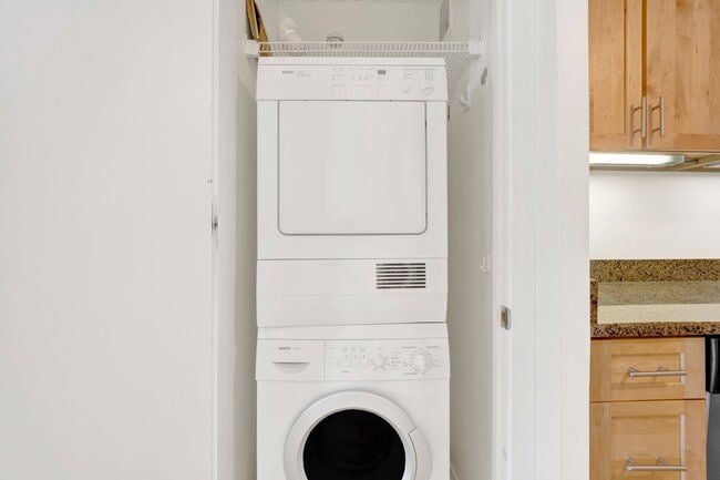 Building Photo - 1030 N State St