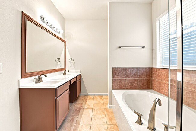 Building Photo - 24418 Lakecrest Bend Dr