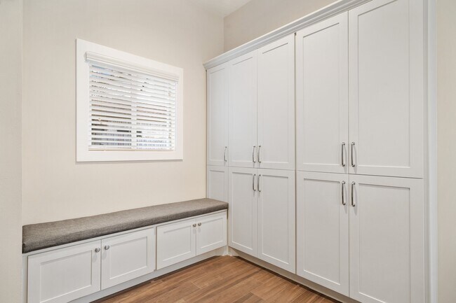 Building Photo - 1931 Invermere Dr