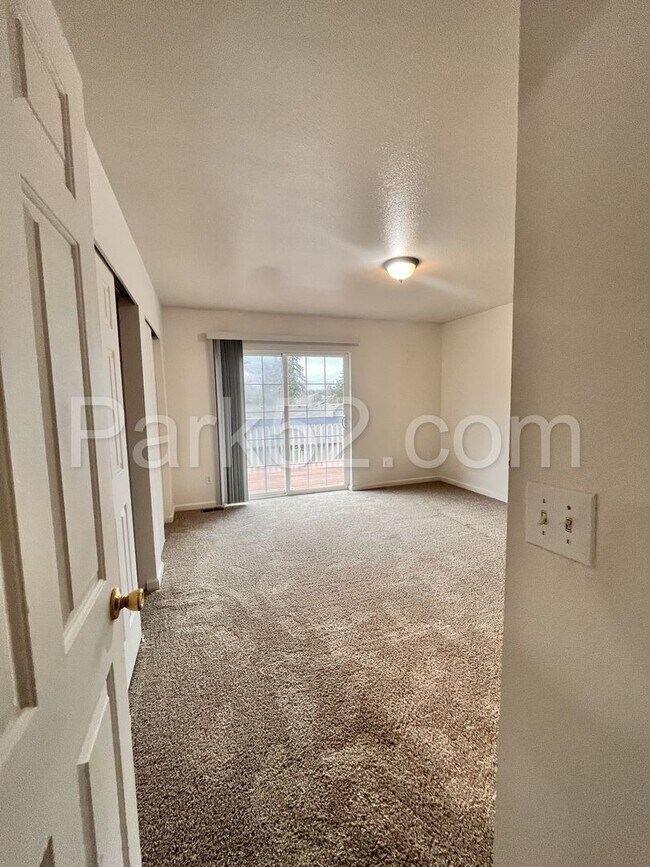 Building Photo - 112 126th St E