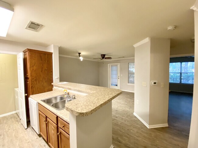 Building Photo - First Floor, One Bedroom Condo at the Reserve at Woodbridge.