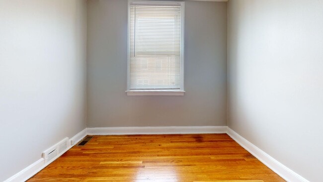 Building Photo - Charming Modern 3 Bedroom w/ Washer & Dryer & Optional 4th Bedroom in Basement | Overbrook