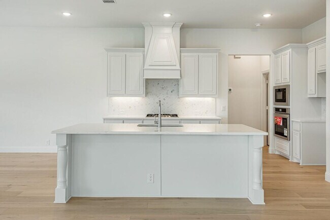 Building Photo - Spacious 4-Bedroom Retreat with 3 Full Baths – Your Modern Sanctuary Awaits in Justin, TX!