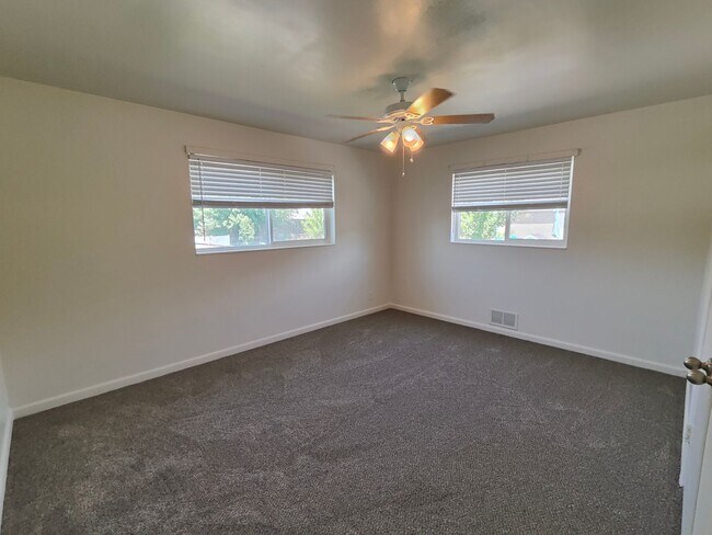 Building Photo - 6 W 1400 S