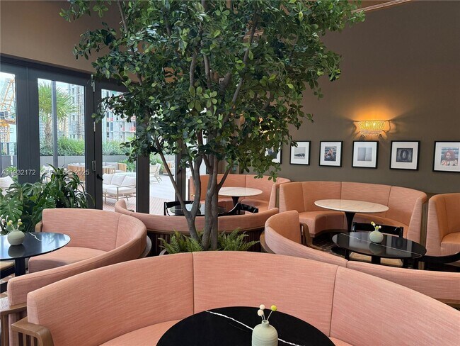 Building Photo - 11 NE 6th St